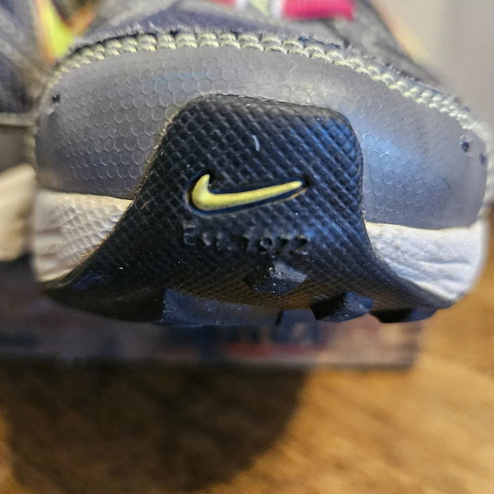 Nike Trail Alvord Size 8 Women's Gray and Pink Athletic Shoes - Picture 6 of 12